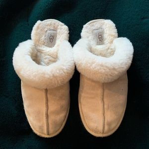 UGG Slippers in Sand SZ 9